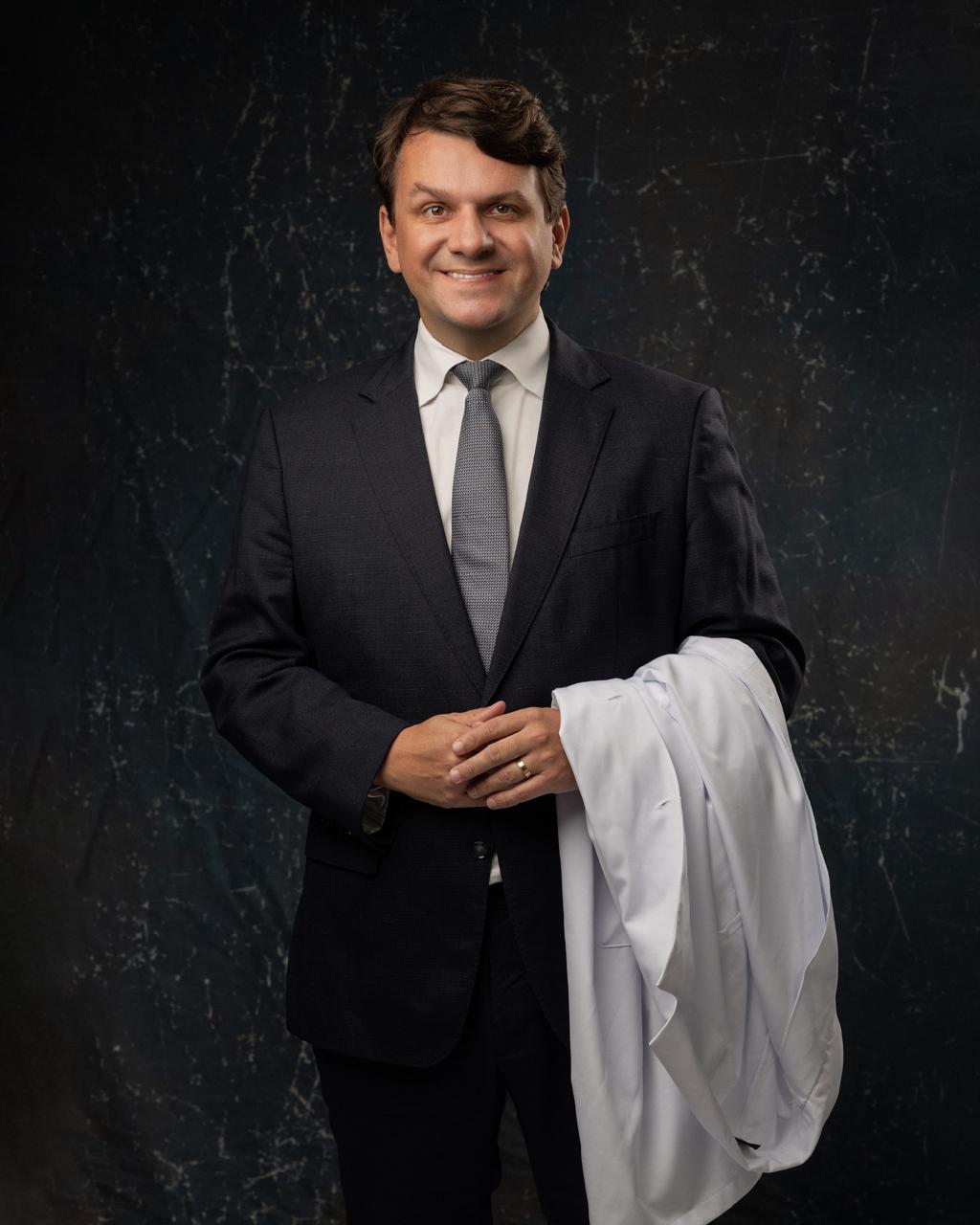 Retrato de Dr. Maikon Madeira, sócio-diretor da GSS Gestão de Serviços de Saúde